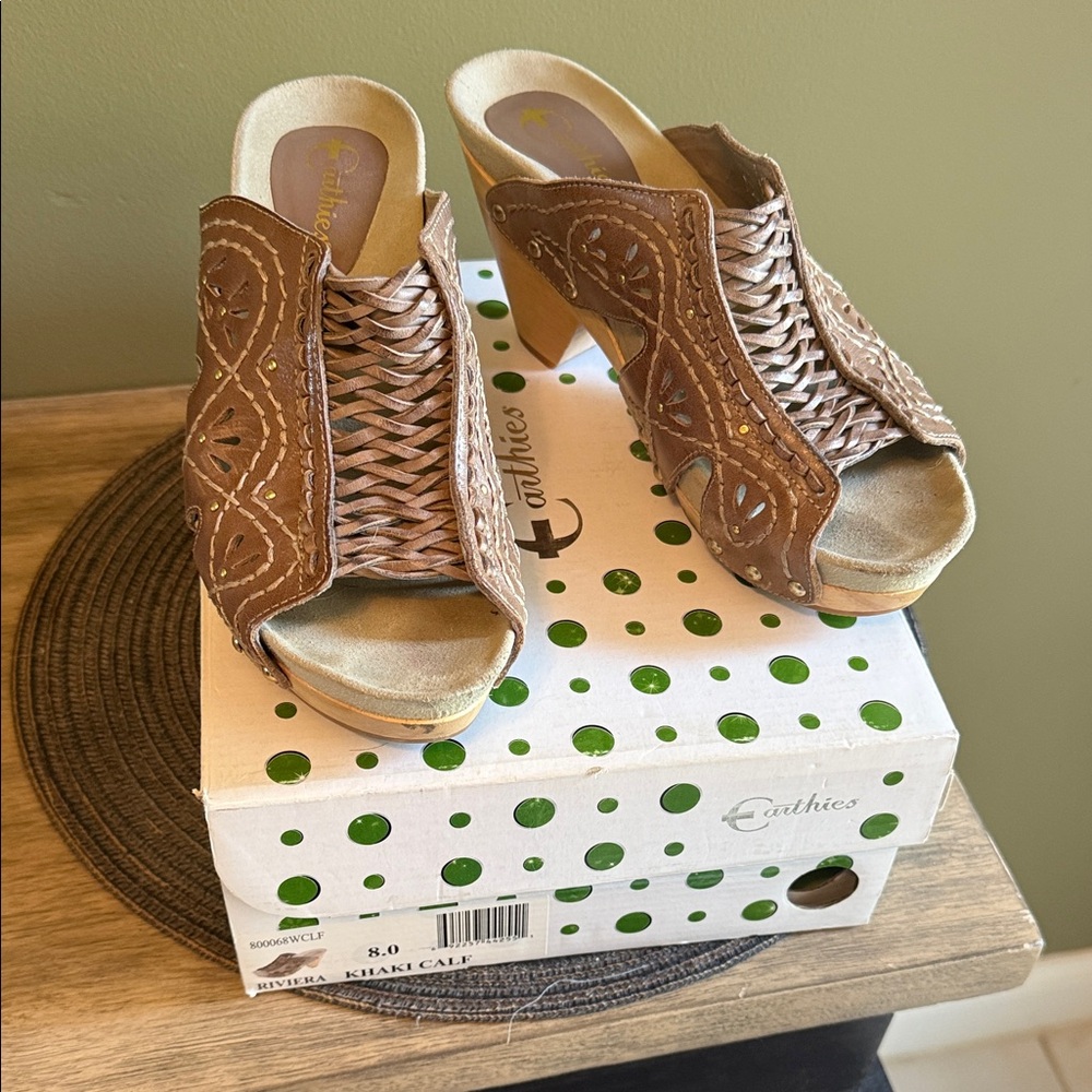 Earthies Women's Tan Woven Mules